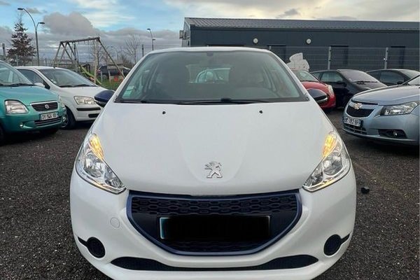 PEUGEOT 208 1.2 vti 68 ch