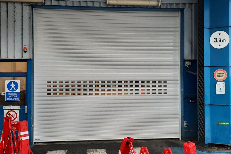 Rideau à lames pleines