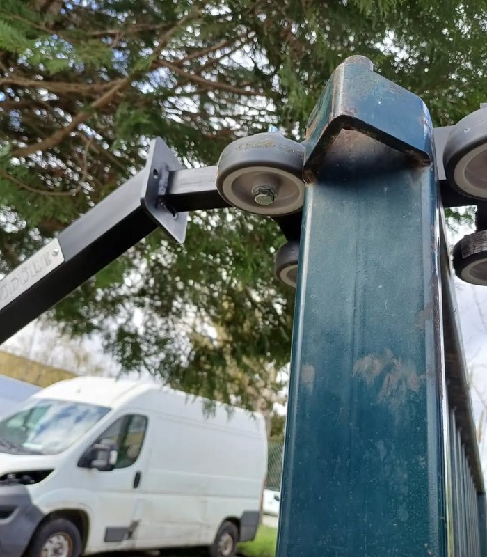 Fabrication d'une guide de portail en métal