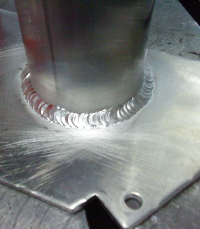 Soudure de platine de poteau aluminium image