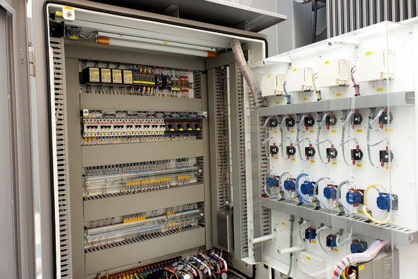 Installation en courant fort et électricité industrielle