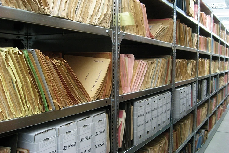 Un box de stockage destiné au rangement des archives