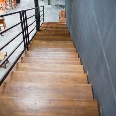 Escaliers / marches d’accès en bois