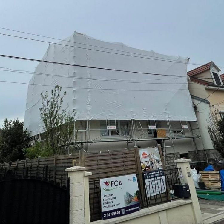 Installation d'une protection contre les intempéries