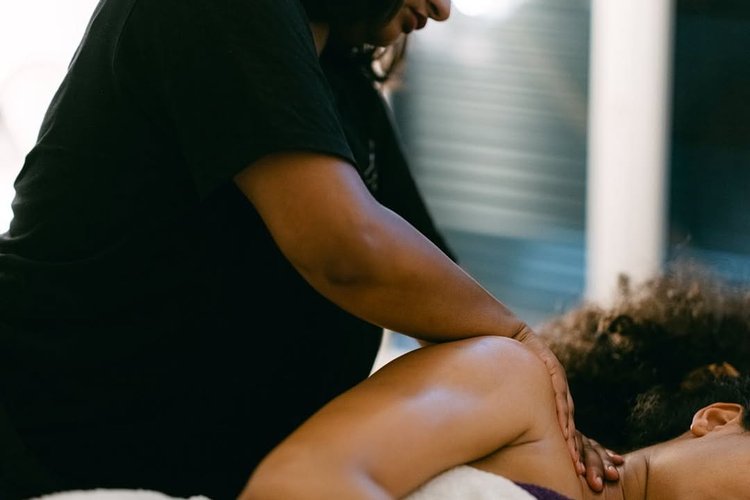 Massage de bien-être pour femme à domicile