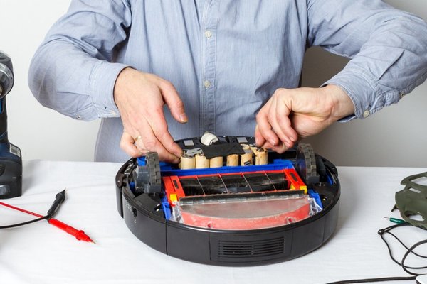 M. <b>Arnaud MORDELET</b>, fondateur de C.S.A Électronique