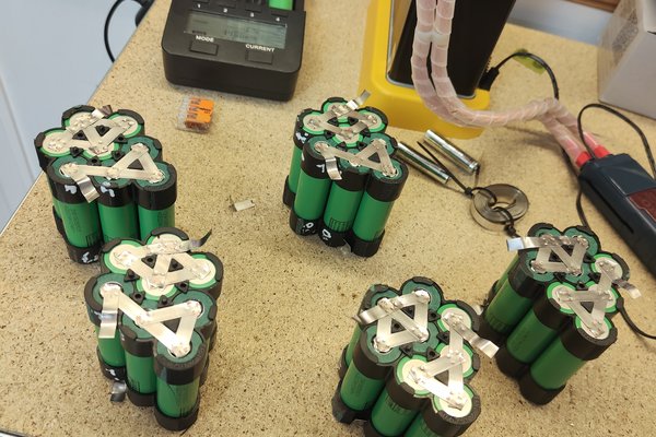 Atelier de reconditionnement de <b>batteries lithium</b> en Île-de-France