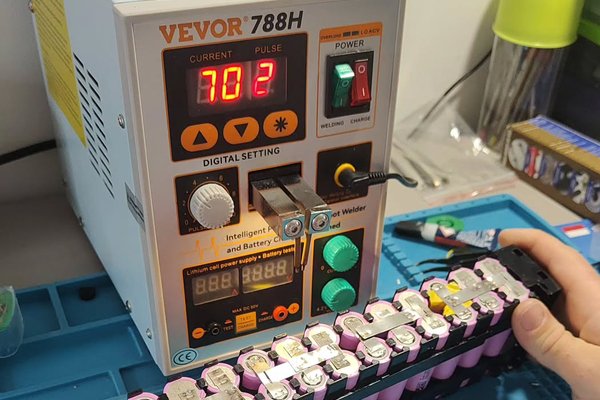 Atelier spécialisé en conception de <b>batteries lithium</b> en Île-de-France