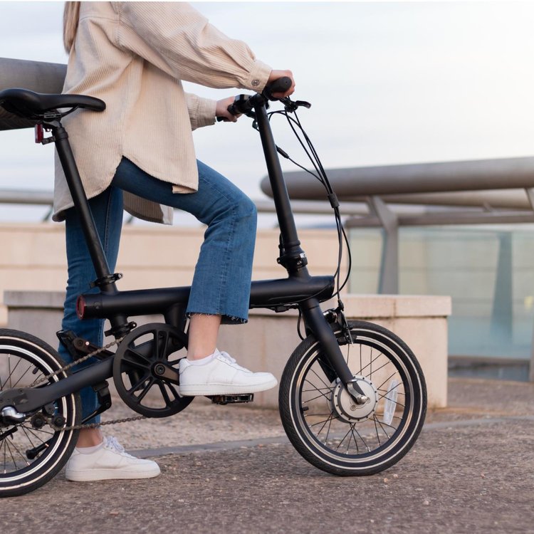 Vélo électrique pliant