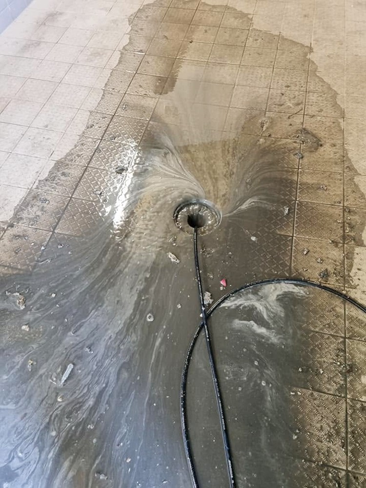 Dégorgement d’un siphon de sol 2