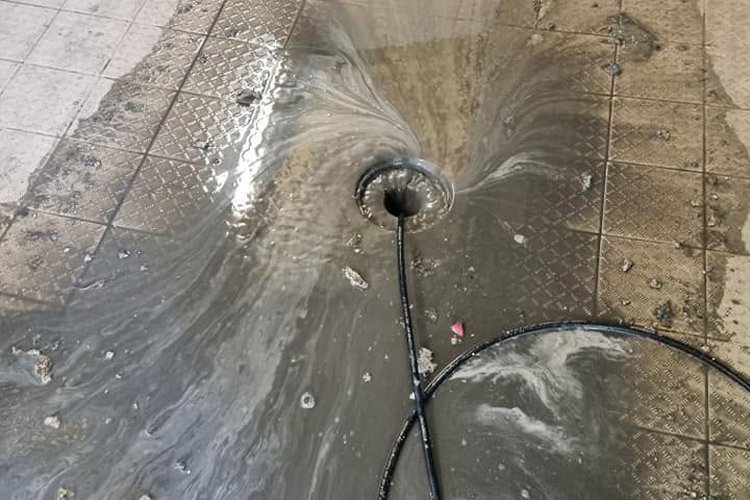 Dégorgement d’un siphon de sol
