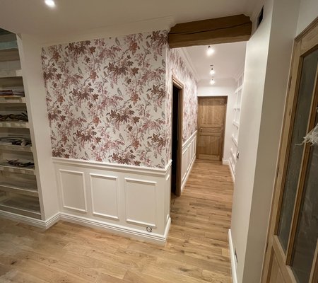 Pose de revêtements muraux décoratifs