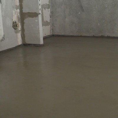Coulage de chape liquide à Versailles
