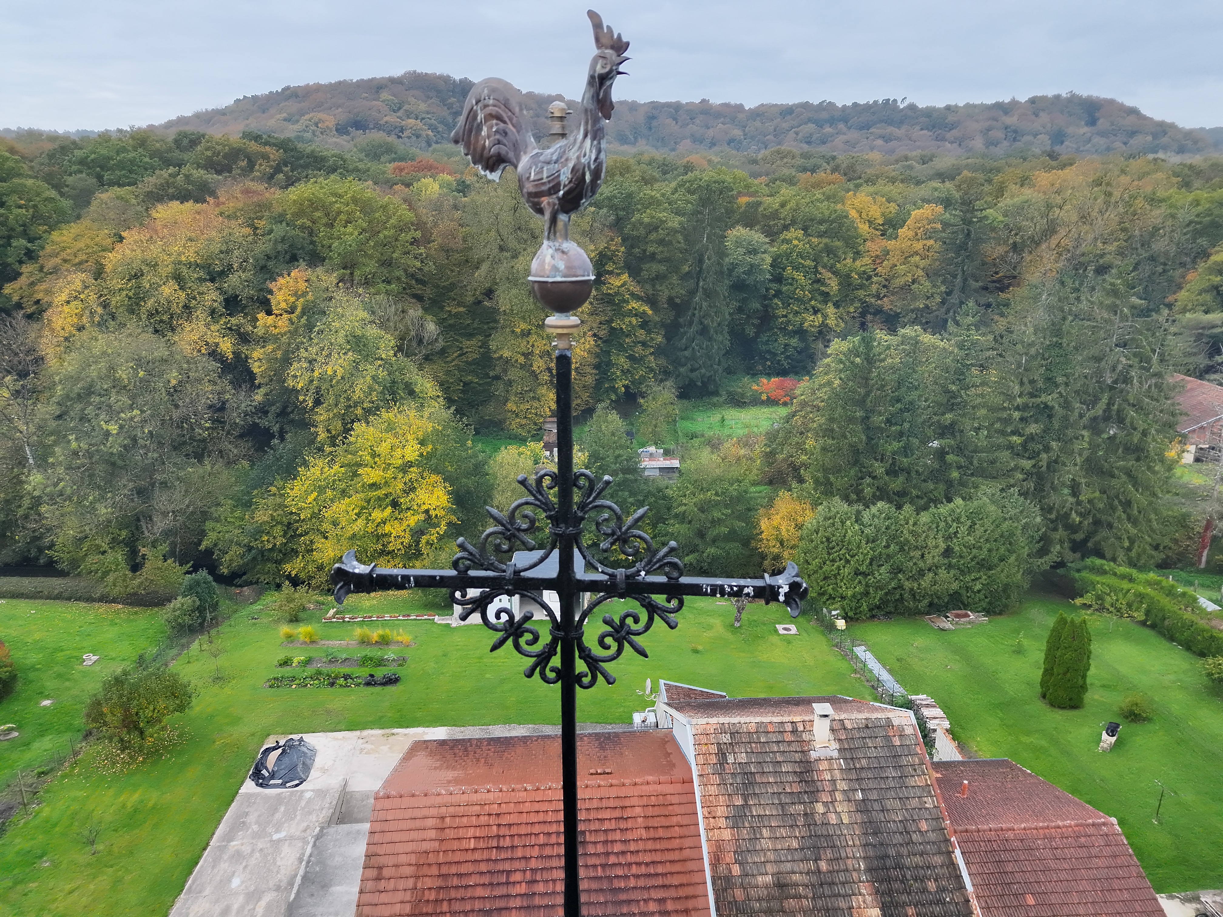 Inspection par drone d'un clocher d'église, mission Flight Drone Service