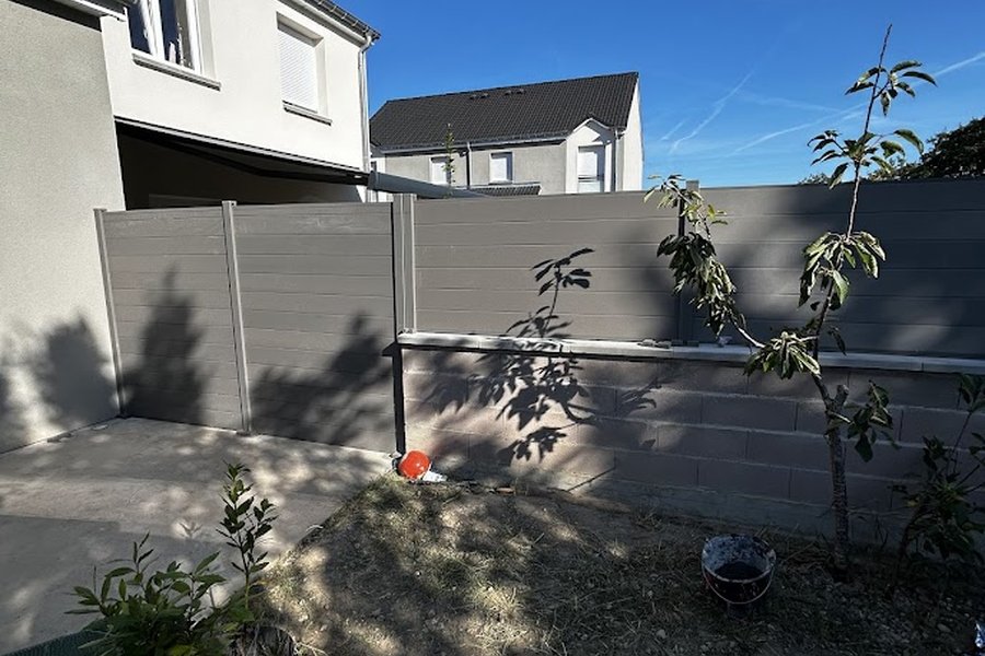 Construction mur de clôture