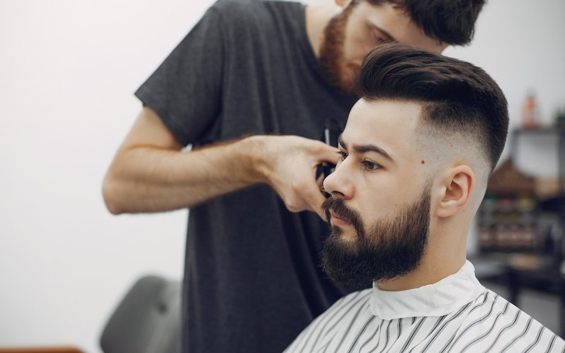 Coupe + barbe + défrisage 30€