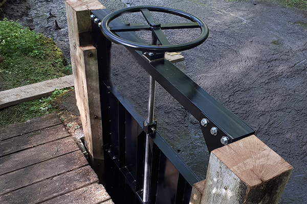 Installation de vanne guillotine à volant sur mesure à Paris et en France img