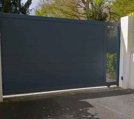 Pose de portail métallique 