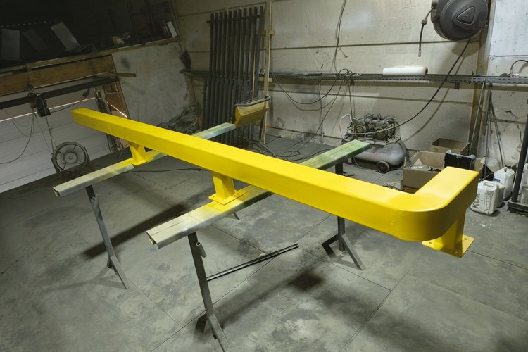 Poutre jaune en acier