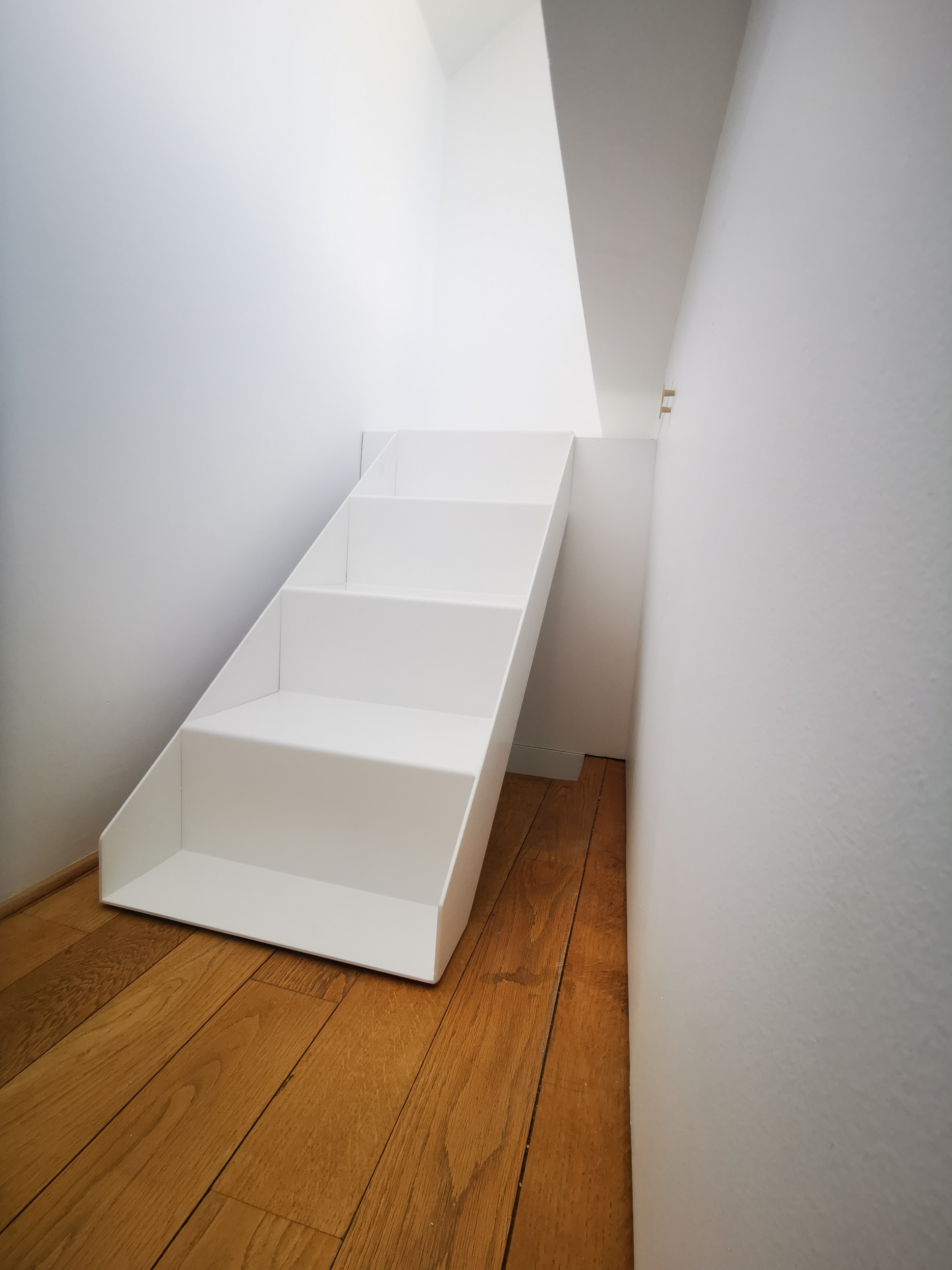 ESCALIER SUR MESURE EN ALUMINIUM img