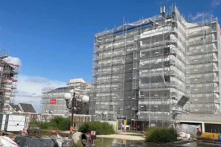 Pose d'échafaudage et filet de sécurité