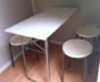 Table rétractable avec tabourets