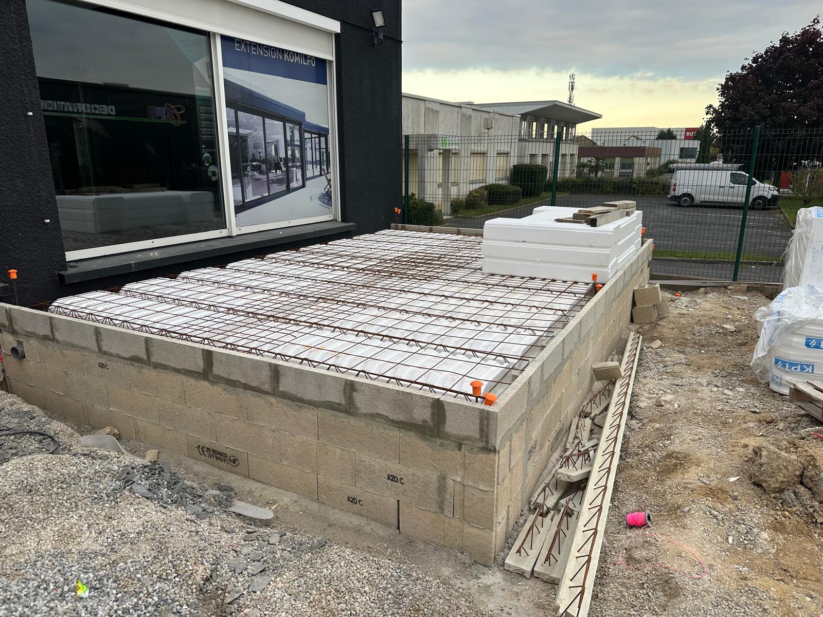 Pose d'un plancher poutrelles-hourdis isolé
