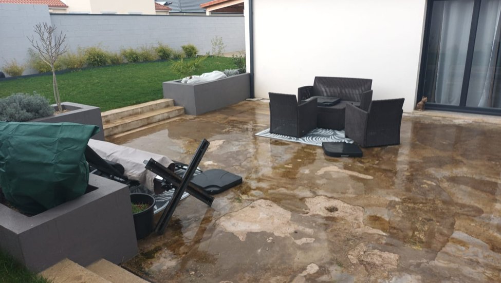 Avant nos travaux de dallage terrasse sur plot center img test img