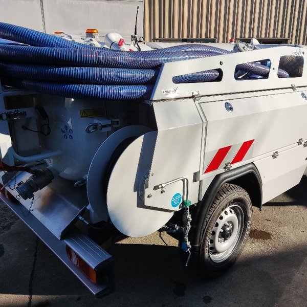 Véhicule combiné de curage IDF