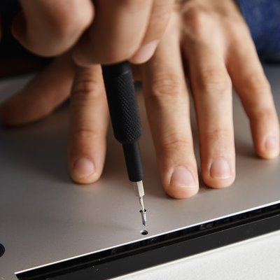 Réparation des charnières de PC portable autour d'Epernay (Aÿ)