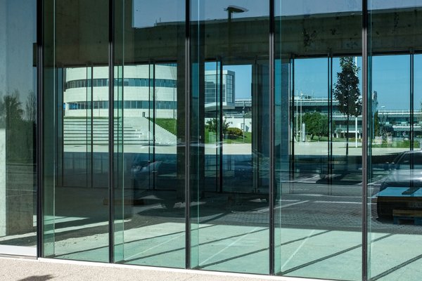 Entretien de façades vitrées et bardages autour d'Epernay (Aÿ) 