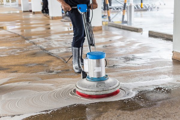 Nettoyage de fin de chantier :  nettoyage des surfaces, fenêtre, mur 