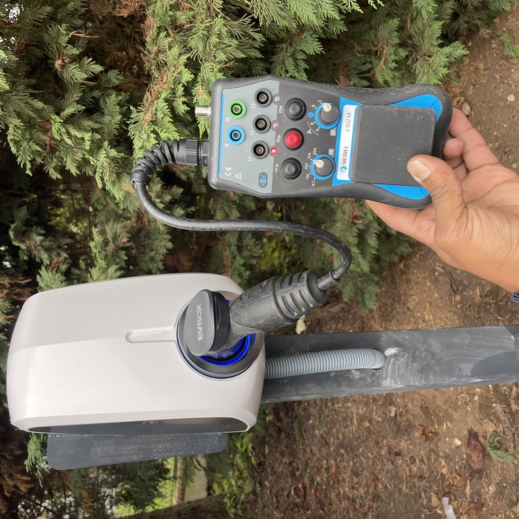 Installation d'une borne de recharge triphasée EVBOX