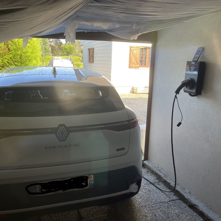 Installation d'une borne de recharge Topdon