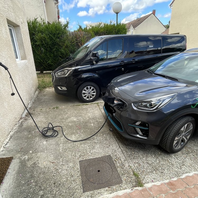 Installation d'une borne de recharge Topdon