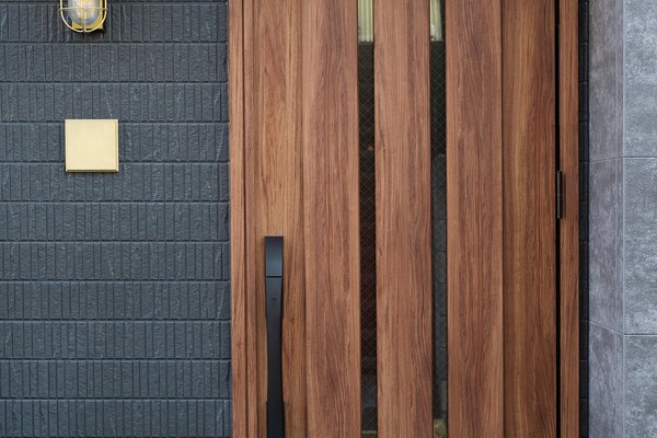 Rénovation de portes d'entrée en bois à SAVIGNY-SUR-ORGE