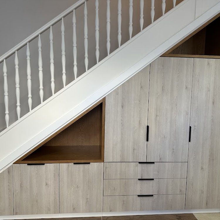 Aménagement sous escalier