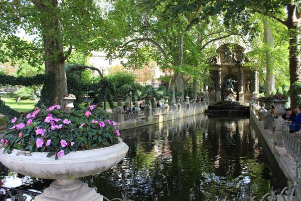 Jardin du Luxembourg: Location véhicule avec chauffeur à Paris