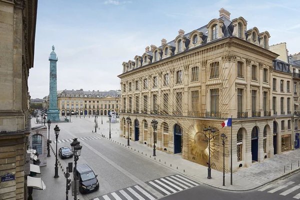 Place Vendôme:  Location véhicule avec chauffeur à Paris