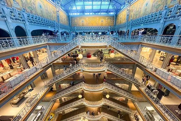 La Samaritaine: Location véhicule avec chauffeur à Paris