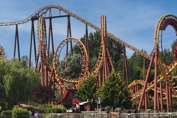 Parc Astérix : Location voiture avec chauffeur à Paris