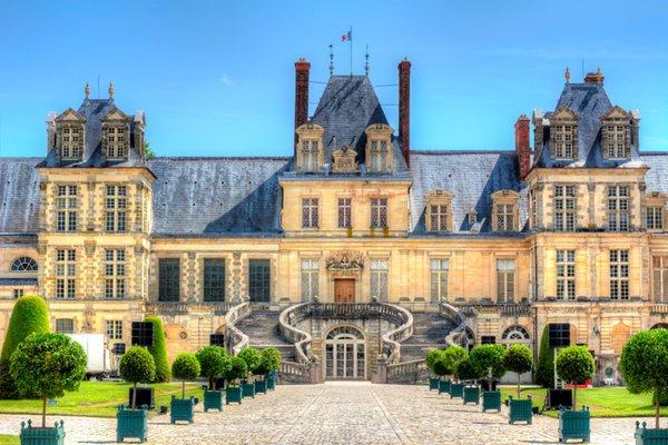 Château de Fontainebleau: Location véhicule avec chauffeur à Paris