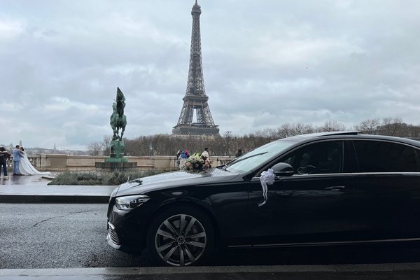 Location voiture de luxe avec chauffeur privé à Paris image