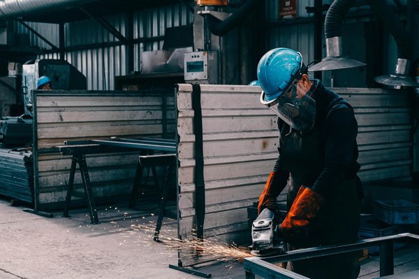 Grossiste, fabricant et fournisseur en Nouvelle-Aquitaine  :  achat clôture bardée et barrière de chantier mobile, panneaux électoraux, barrières croix de Saint-André, et palissade de chantier image