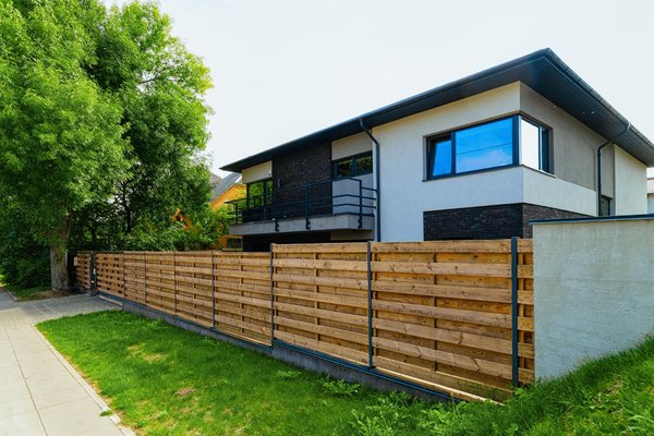 <b>Clôture</b> en bois et PVC sur mesure