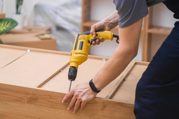 Montage et assemblage de mobilier professionnel