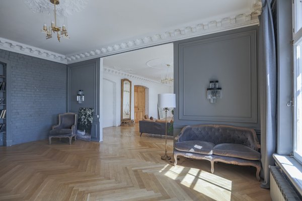 Pose de moulures pour mur et plafond à Paris