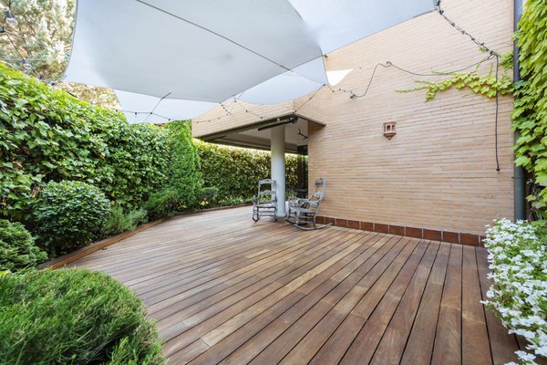 <b>Terrasse en bois</b> : aménagement extérieur sur mesure
