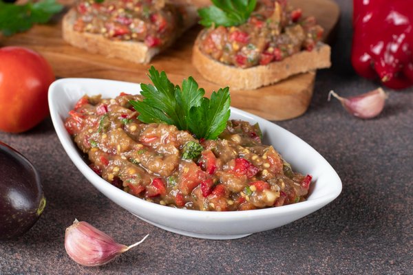 Tartines gourmandes au caviar d’aubergine à la russe